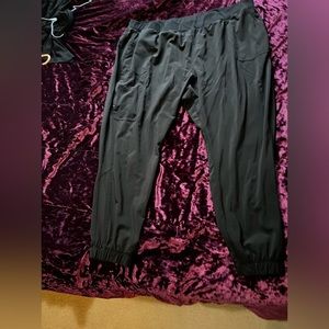 Black scrunched ankle scrub pants! Size 5x!